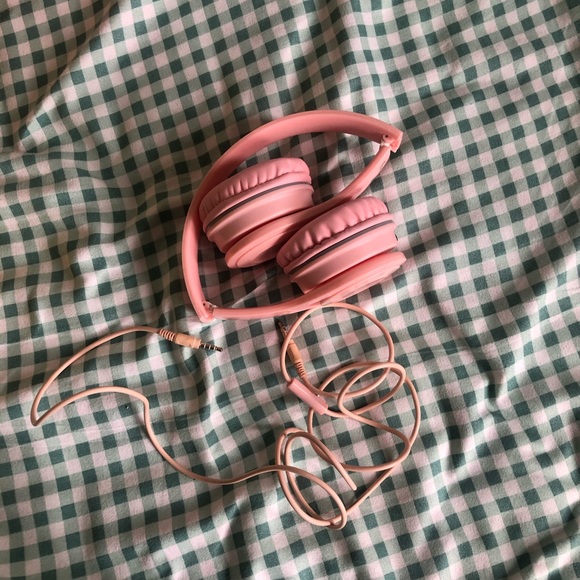 Bright Pink kid’s head phones - Picture 3 of 3